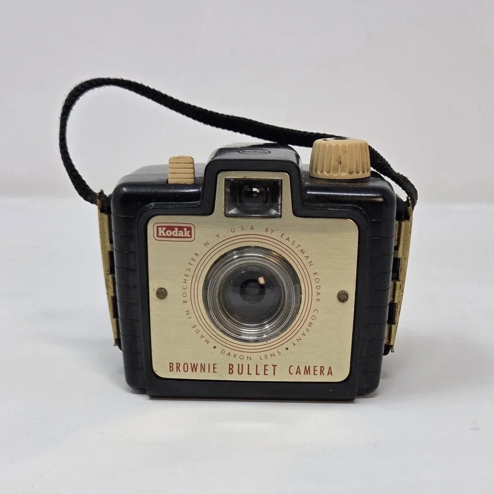 Vintage Kodak Brownie Bullet Camera Bakelite 127 Film Dakon Lens 1950s USA